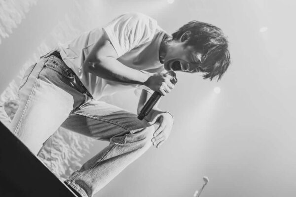 尾崎豊の息子の現在！知られざる成長・音楽活動と母との絆