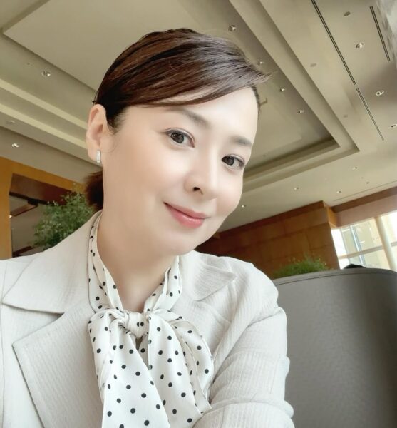 吉村知事の奥さんは美人！【顔写真アリ】彼女は最強サポーター